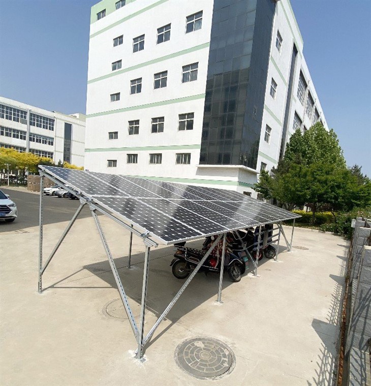 전기 자전거를 위해 그리드 태양 광 패널 헛간